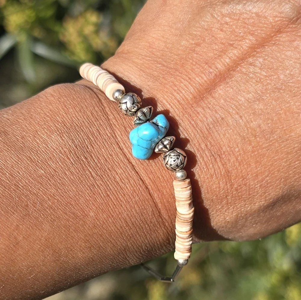 Vintage Native American style heishi chunky howlite turquoise shells bracelet
